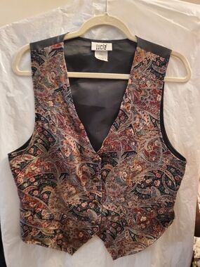 Vintage Lucia Paisley V-Neck Button Front Vest – Multicolor